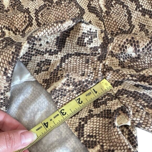Zara Women’s 3” Shorts Reptile Print Side Zip Size Small - Picture 7 of 8